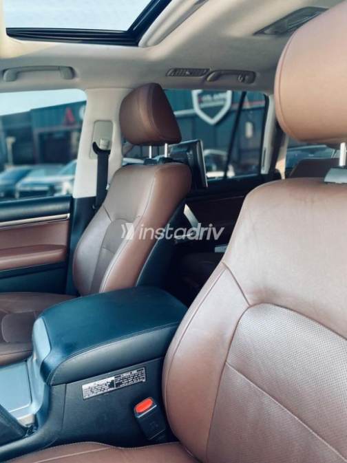 Toyota Land Cruiser 2021 White Automatic Used for Sale in Sheikh Zayed City - 6