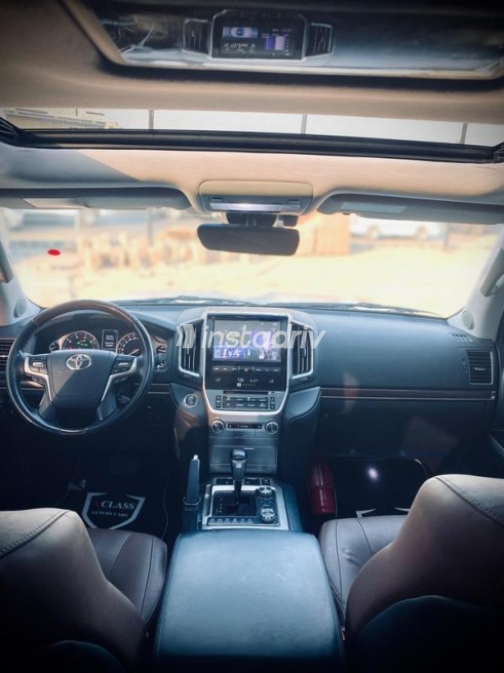 Toyota Land Cruiser 2021 White Automatic Used for Sale in Sheikh Zayed City - 7