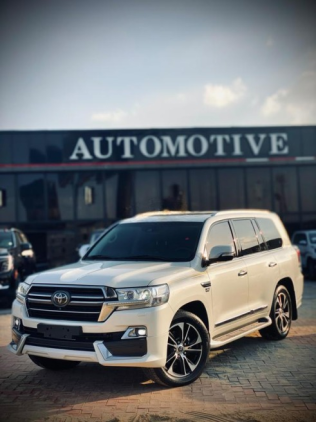 Toyota Land Cruiser 2021 White Automatic Used for Sale in Sheikh Zayed City
