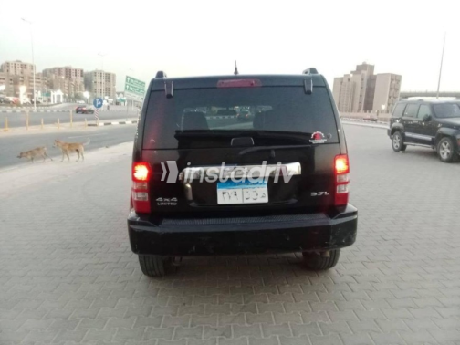 Jeep Cherokee 2010 Black Automatic Used for Sale in Nasr city - 3