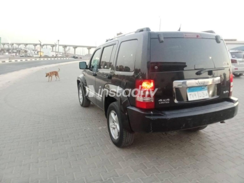 Jeep Cherokee 2010 Black Automatic Used for Sale in Nasr city - 4