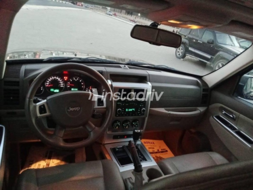 Jeep Cherokee 2010 Black Automatic Used for Sale in Nasr city - 6