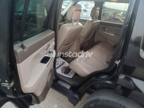 Jeep Cherokee 2010 Black Automatic Used for Sale in Nasr city - 7
