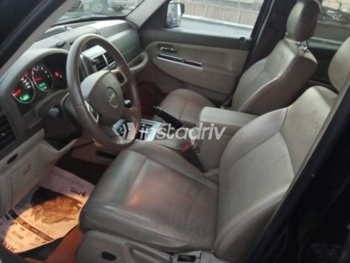 Jeep Cherokee 2010 Black Automatic Used for Sale in Nasr city - 9