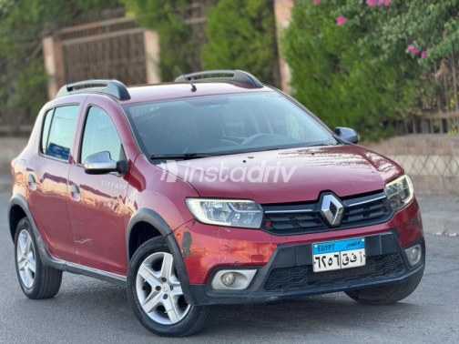 Renault Sandero Step Way 2018 Dark Red Automatic Used for Sale in Heliopolis - 1