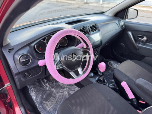 Renault Sandero Step Way 2018 Dark Red Automatic Used for Sale in Heliopolis - 4