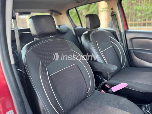 Renault Sandero Step Way 2018 Dark Red Automatic Used for Sale in Heliopolis - 5