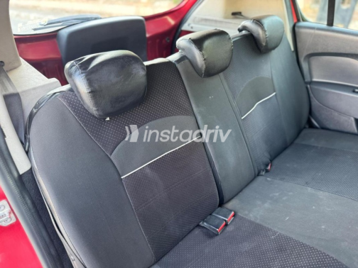 Renault Sandero Step Way 2018 Dark Red Automatic Used for Sale in Heliopolis - 6
