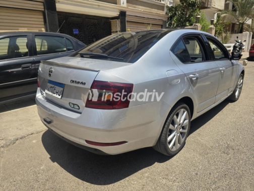 سكودا اوكتافيا 2018 فضي أوتوماتيك مستعملة للبيع في مصر الجديدة - 2