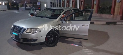 Volkswagen Passat 2006 Gold Automatic Used for Sale in Cairo - 6