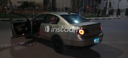Volkswagen Passat 2006 Gold Automatic Used for Sale in Cairo - 8