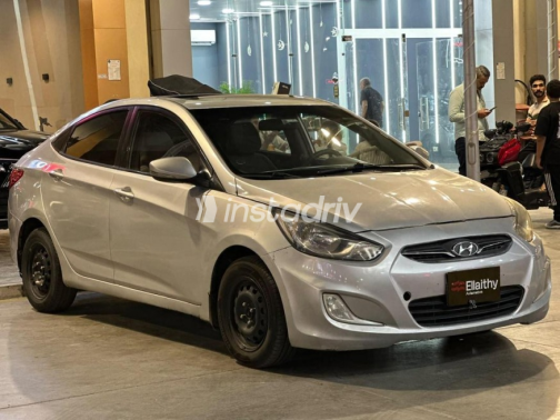 Hyundai Accent RB 2015 Silver Automatic Used for Sale in Cairo - 3