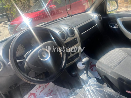 Renault Sandero 2014 Silver Automatic Used for Sale in Nasr city - 5