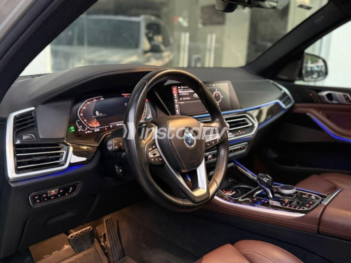 BMW X5 2021 Silver Automatic Used for Sale in Nasr city - 4
