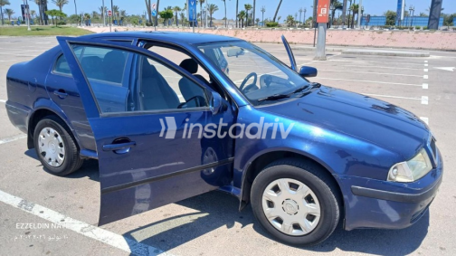سكودا اوكتافيا A4 2009 أزرق غامق يدوي مستعملة للبيع في الإسكندرية - 9