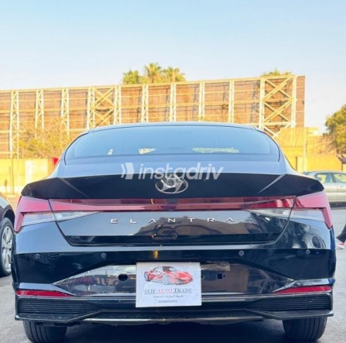 هيونداي إلنترا 2021 أسود أوتوماتيك مستعملة للبيع في مصر الجديدة - 2