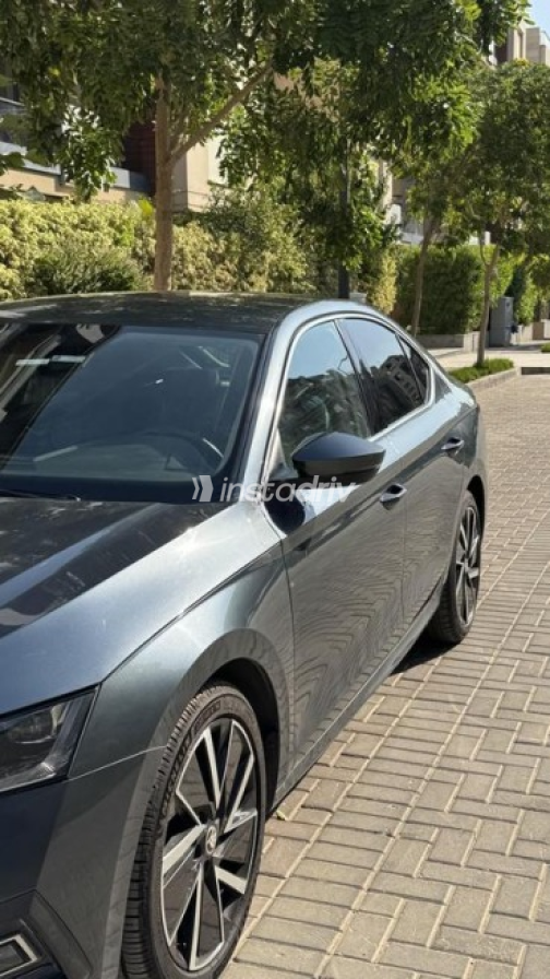 سكودا اوكتافيا A8 2022 أبيض أوتوماتيك مستعملة للبيع في القاهرة الكبرى ( القاهرة - الجيزة) - 4