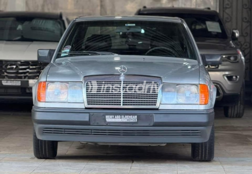 Mercedes E 200 1985 Silver Automatic Used for Sale in Greater Cairo ( Cairo + Giza) - 3