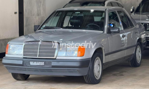Mercedes E 200 1985 Silver Automatic Used for Sale in Greater Cairo ( Cairo + Giza) - 4