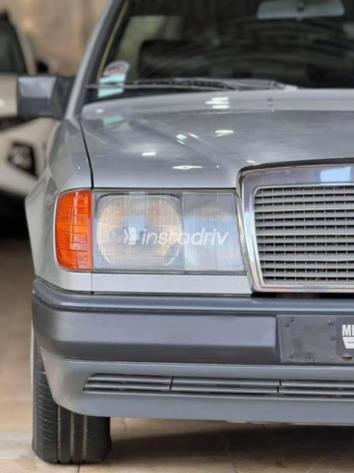 Mercedes E 200 1985 Silver Automatic Used for Sale in Greater Cairo ( Cairo + Giza) - 5
