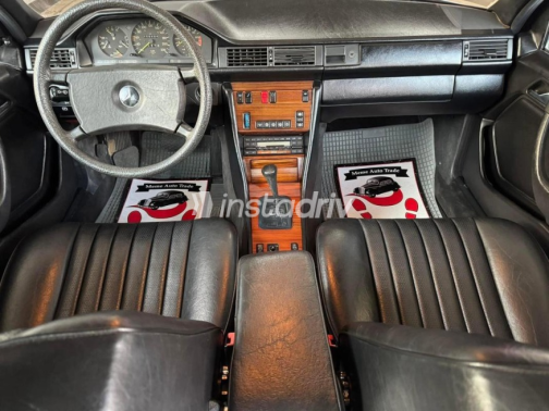 Mercedes E 200 1985 Silver Automatic Used for Sale in Greater Cairo ( Cairo + Giza) - 9