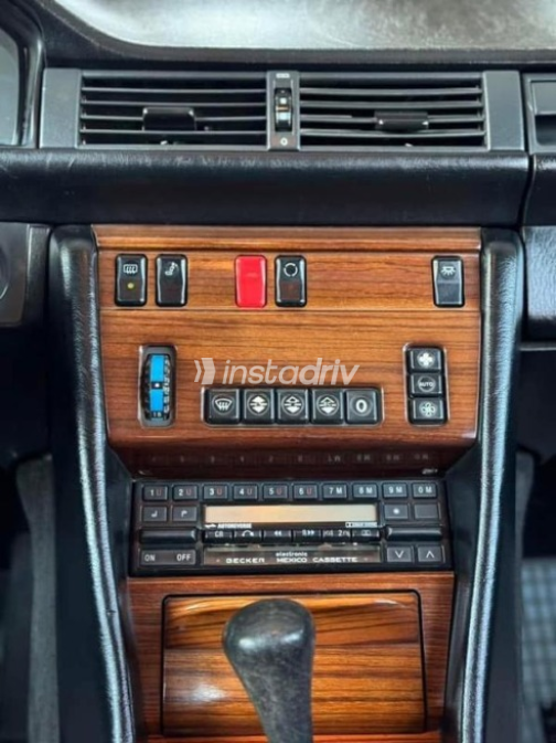 Mercedes E 200 1985 Silver Automatic Used for Sale in Greater Cairo ( Cairo + Giza) - 10