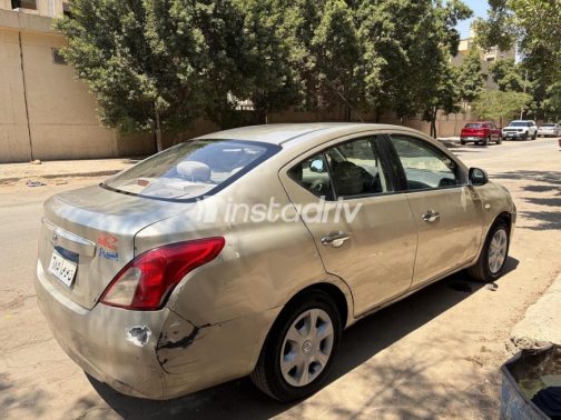 Nissan Sunny 2013 Champagne Automatic Used for Sale in Nasr city - 3