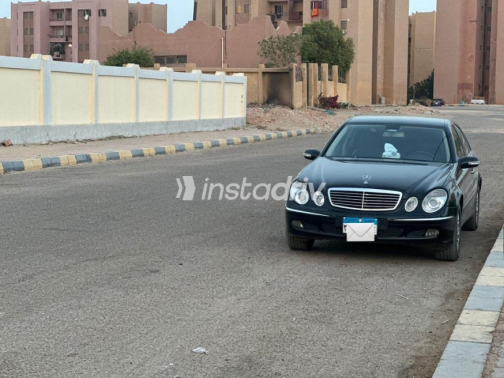 Mercedes E 200 2006 Black Automatic Used for Sale in Sohag - 2