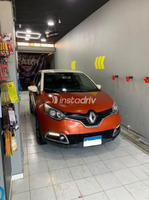 Renault Captur 2017 White Automatic Used for Sale in Greater Cairo ( Cairo + Giza) - 3