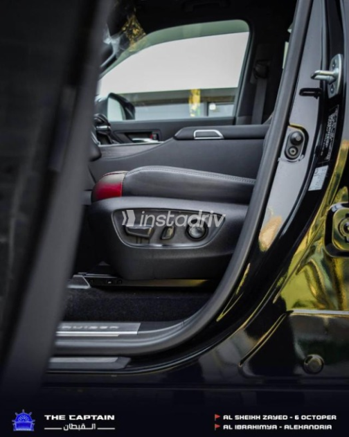 Toyota Land Cruiser 2024 Black Automatic Used for Sale in Sheikh Zayed City - 10