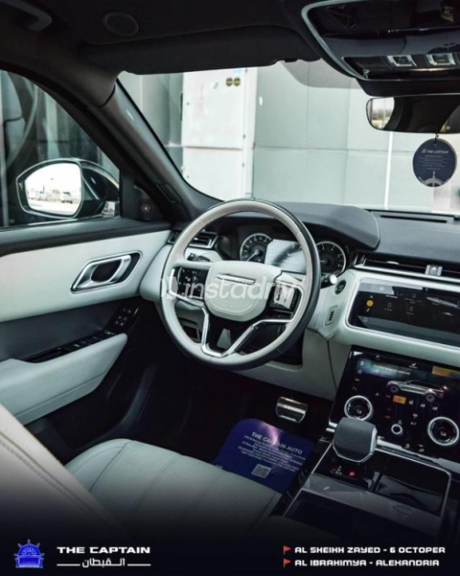 Land Rover Velar 2023 Black Automatic Used for Sale in Sheikh Zayed City - 4