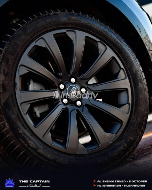 Land Rover Velar 2023 Black Automatic Used for Sale in Sheikh Zayed City - 7