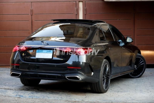 مرسيدس E 300 2024 أسود أوتوماتيك مستعملة للبيع في مصر الجديدة - 3