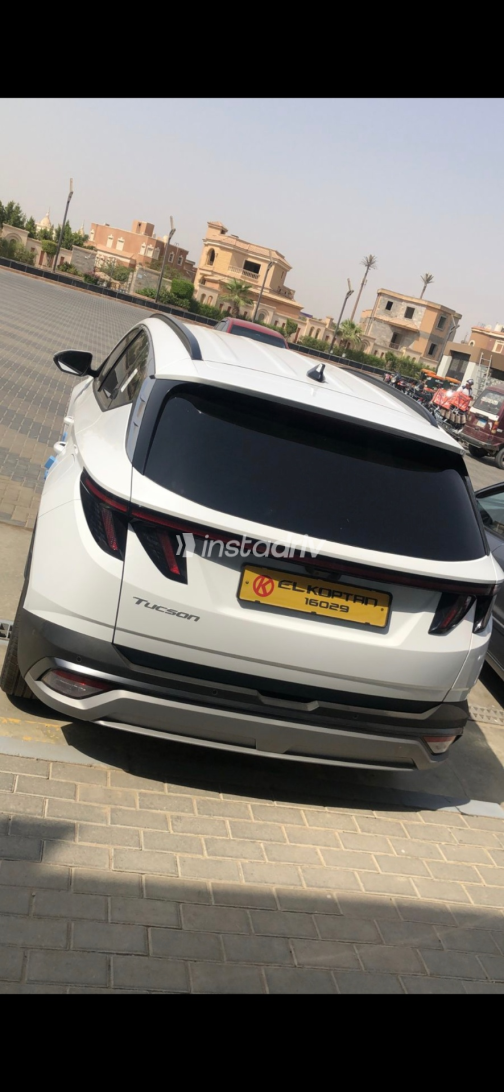 Hyundai Tucson 2024 White Automatic Used for Sale in Giza - 2