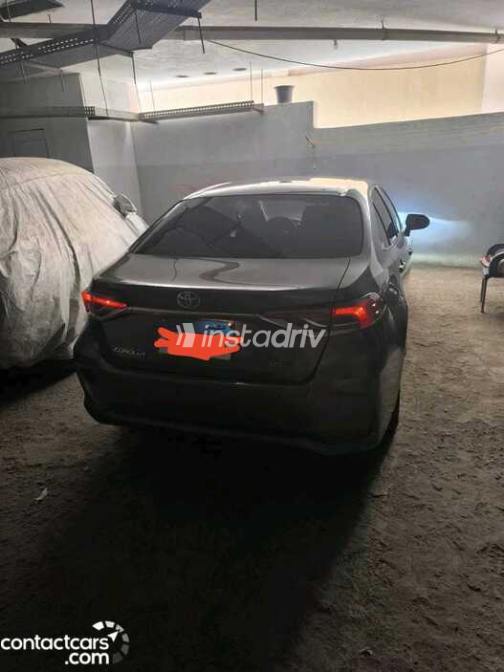 تويوتا كورولا 2021 رمادي أوتوماتيك مستعملة للبيع في مصر الجديدة - 2
