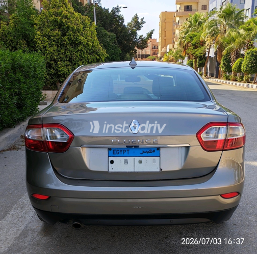 Renault Fluence 2014 Gold Automatic Used for Sale in Giza - 9