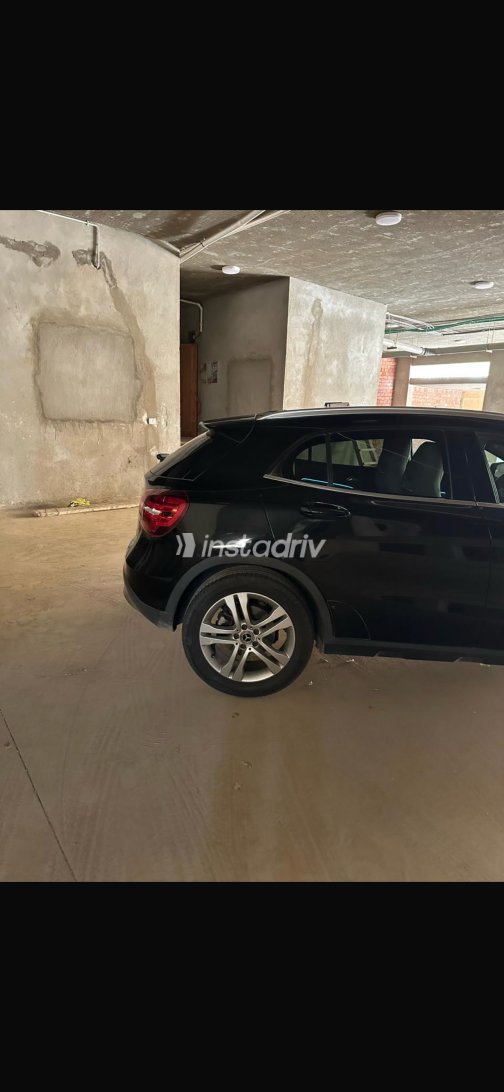 مرسيدس GLA 200 2019 أسود أوتوماتيك مستعملة للبيع في القاهرة - 6