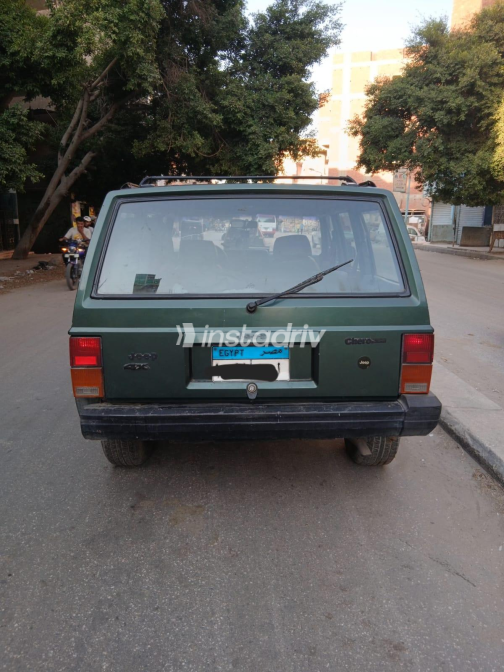 Jeep Cherokee 1993 Green Manual Used for Sale in Giza - 1