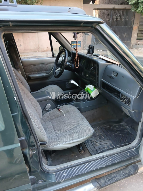 Jeep Cherokee 1993 Green Manual Used for Sale in Giza - 2