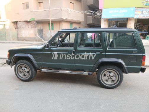 Jeep Cherokee 1993 Green Manual Used for Sale in Giza - 4