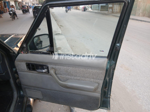 Jeep Cherokee 1993 Green Manual Used for Sale in Giza - 8