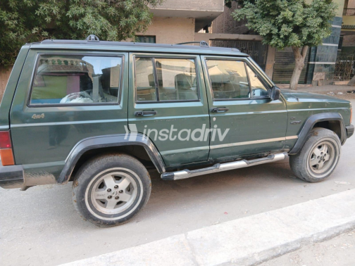 Jeep Cherokee 1993 Green Manual Used for Sale in Giza - 10