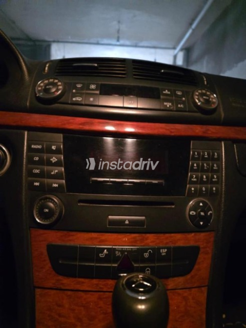 Mercedes E 200 2007 Black Automatic Used for Sale in Cairo - 3