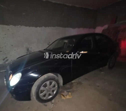 Mercedes E 200 2007 Black Automatic Used for Sale in Cairo - 4