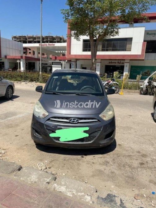 Hyundai I10 2014 Silver Automatic Used for Sale in Greater Cairo ( Cairo + Giza) - 3