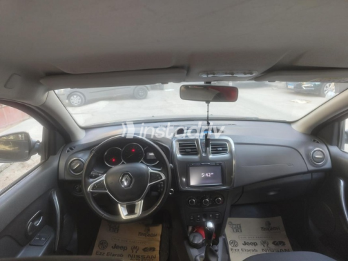 Renault Sandero Step Way 2018 White Automatic Used for Sale in Greater Cairo ( Cairo + Giza) - 2