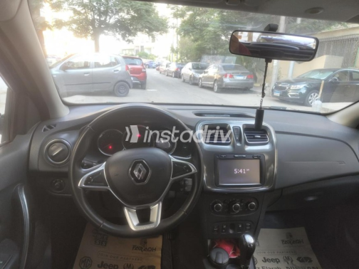 Renault Sandero Step Way 2018 White Automatic Used for Sale in Greater Cairo ( Cairo + Giza) - 3