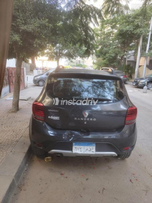 Renault Sandero Step Way 2018 White Automatic Used for Sale in Greater Cairo ( Cairo + Giza) - 5