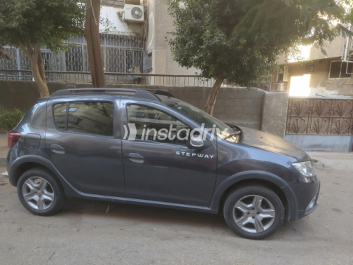 Renault Sandero Step Way 2018 White Automatic Used for Sale in Greater Cairo ( Cairo + Giza) - 6