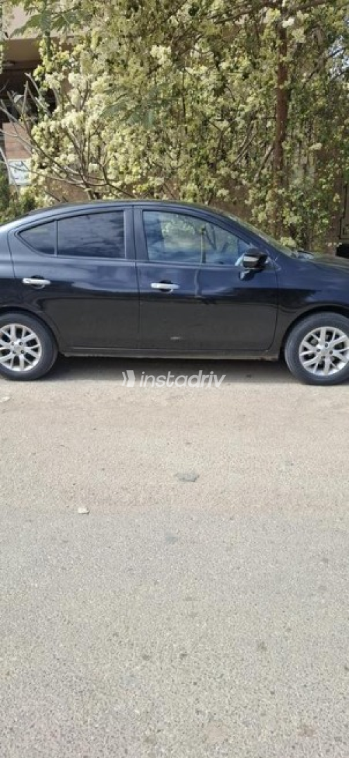Nissan Sunny 2019 Black Automatic Used for Sale in Cairo - 3